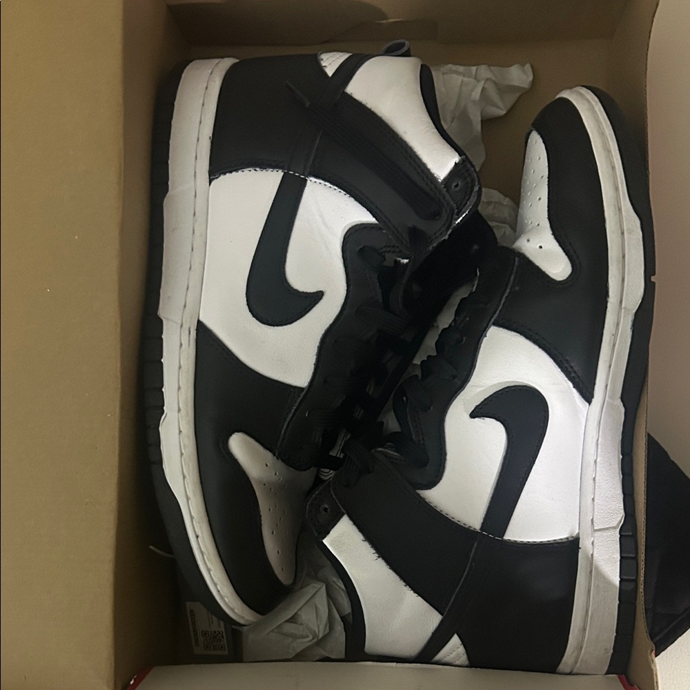 Nike Women's Black and White High-Top Sneakers